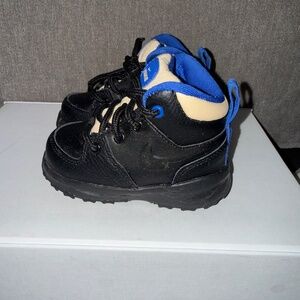 Toddler Nike Trail / Outdoor Mid-Top Boots